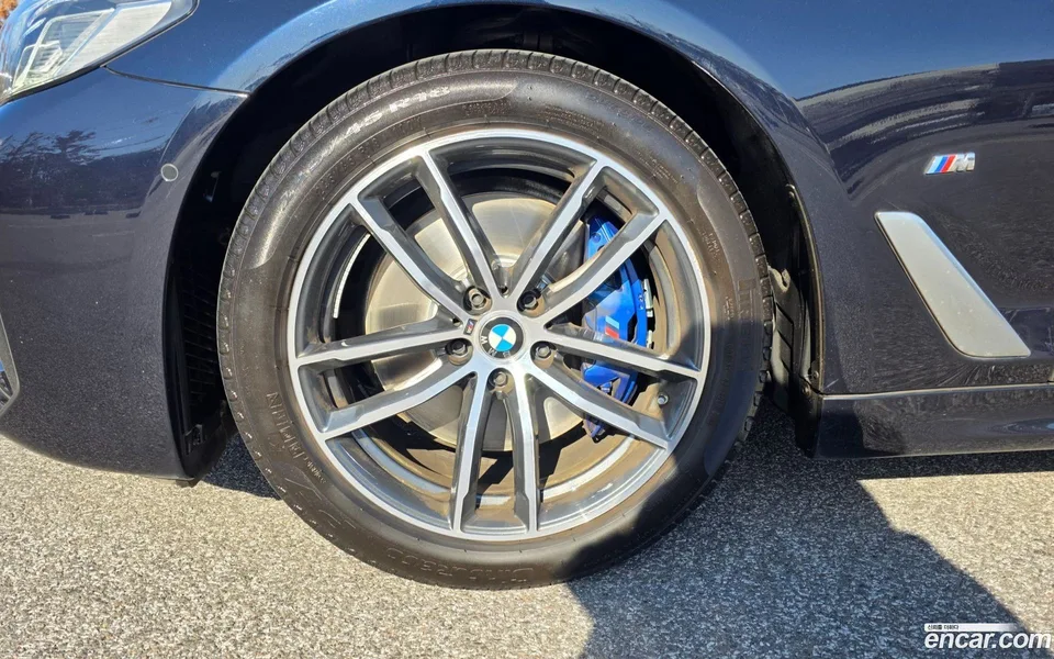 BMW 5 Series 520i M 2023 — миниатюра 2