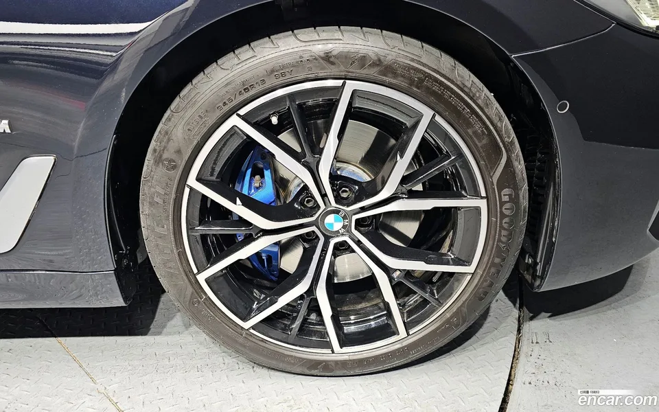 BMW 5 Series 530i M 2023 — миниатюра 2