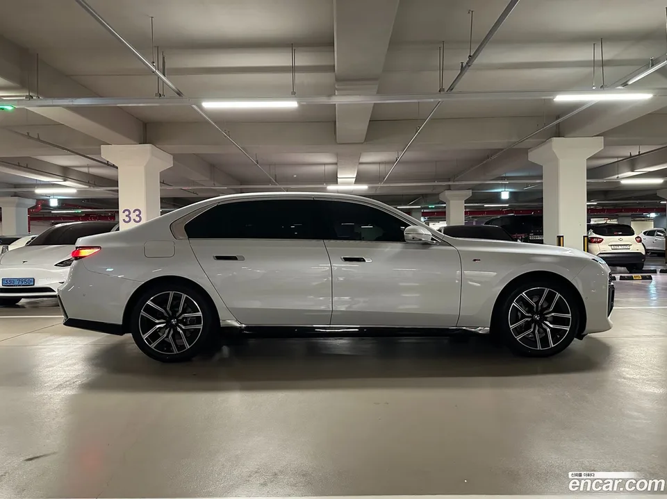 BMW 7 Series 740d xDrive M 2024 — миниатюра 5