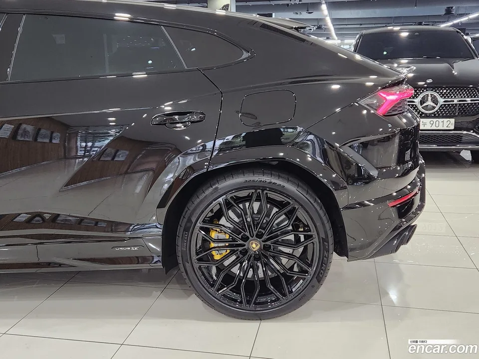 Lamborghini Urus 4.0 V8 SE 2025 — миниатюра 2