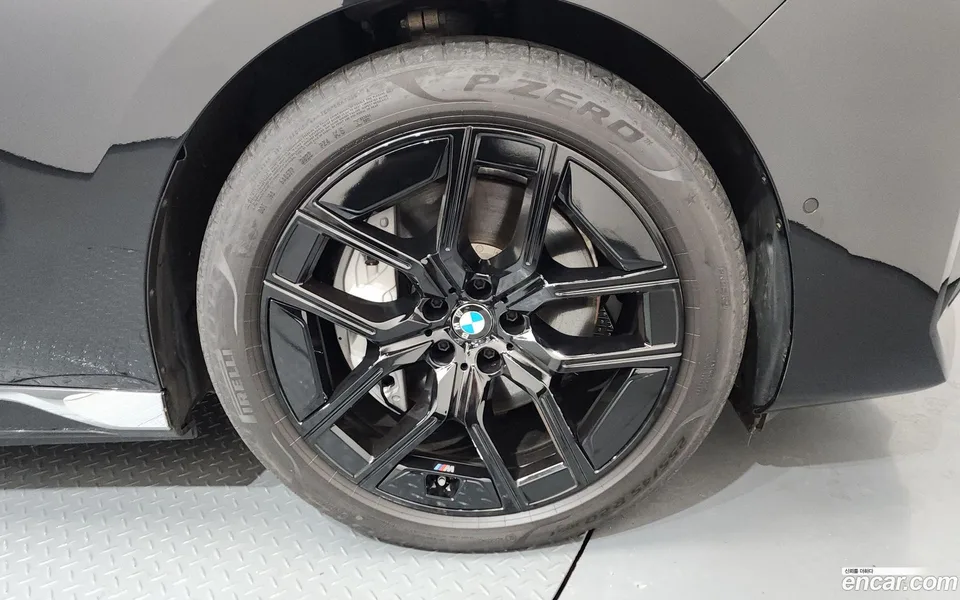 BMW i7 xDrive 60 M 2023 — миниатюра 2