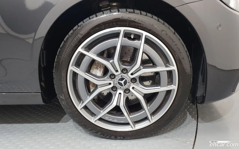 Mercedes-Benz E-Class E220d 4MATIC AMG Line 2022 — миниатюра 2