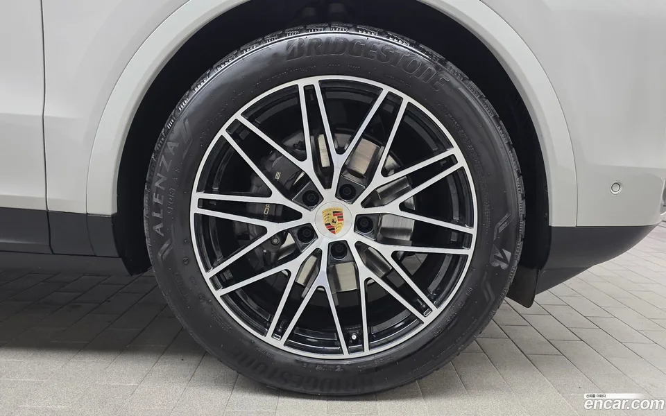 Porsche Cayenne 3.0 2024 — миниатюра 2