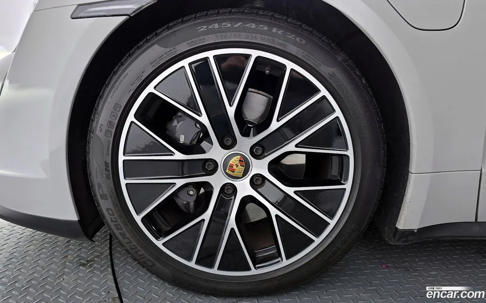 Porsche Taycan 2022 — миниатюра 2