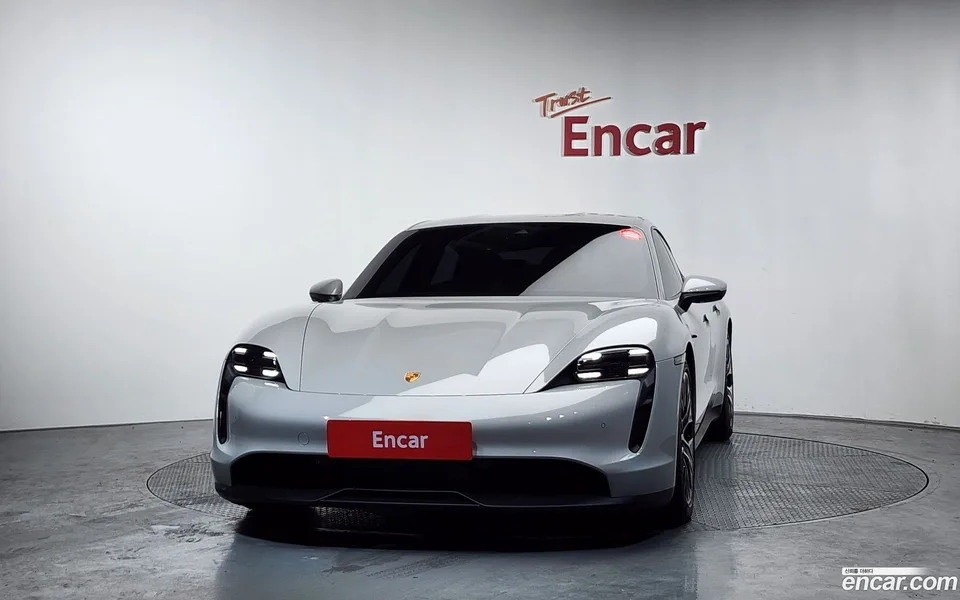 Porsche Taycan 2022 — миниатюра 3