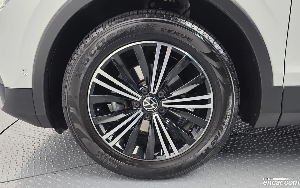 Volkswagen Tiguan 2.0 TDI 2023 — миниатюра 2