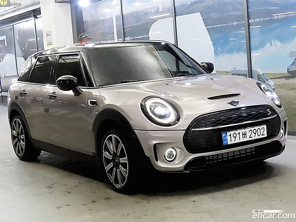 MINI Cooper S Clubman 2022 — фото 1, купить с доставкой в Москву