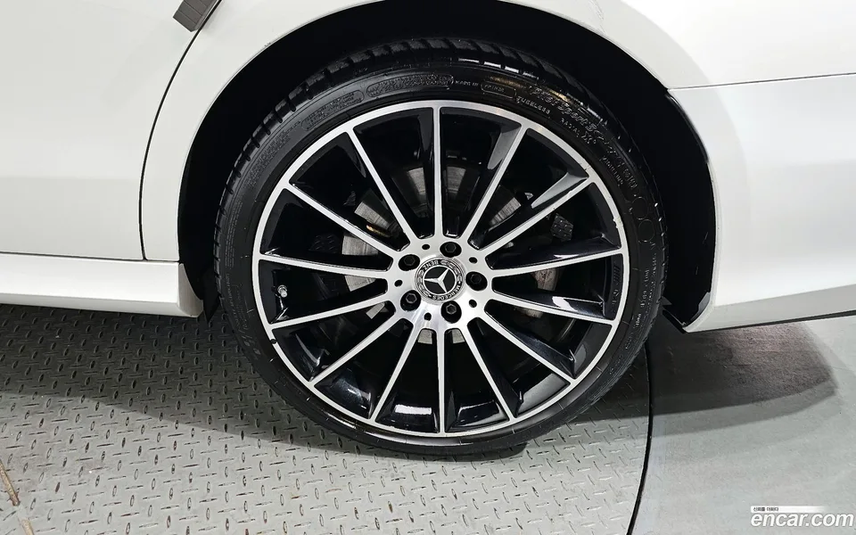 Mercedes-Benz E-Class E350 4MATIC AMG Line 2023 — миниатюра 2