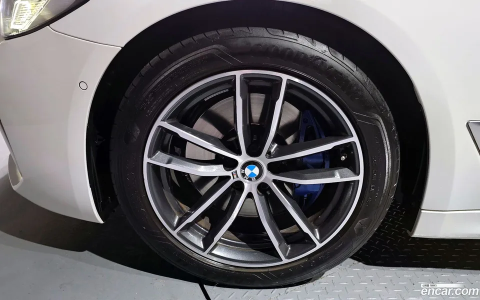 BMW 5 Series 520i M 2023 — миниатюра 2