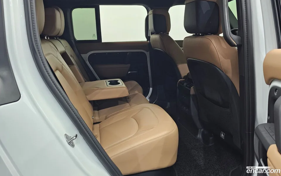Land Rover Defender 110 P300 X- SE 2025 — миниатюра 5