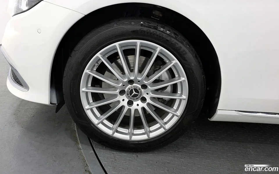 Mercedes-Benz E-Class E250 2022 — миниатюра 2