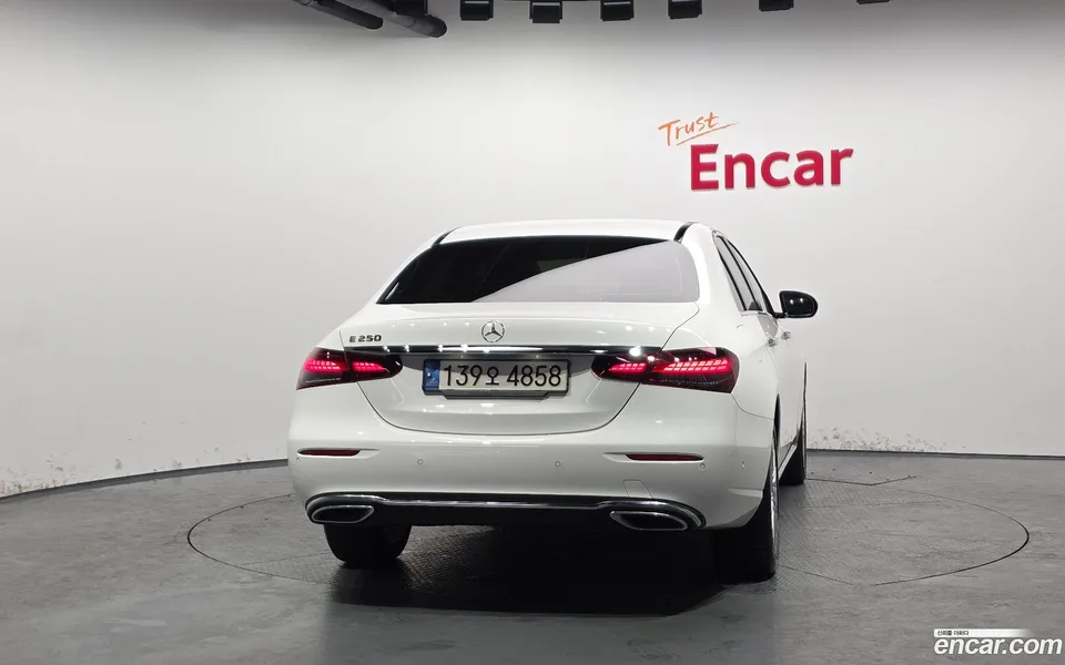 Mercedes-Benz E-Class E250 2022 — миниатюра 4