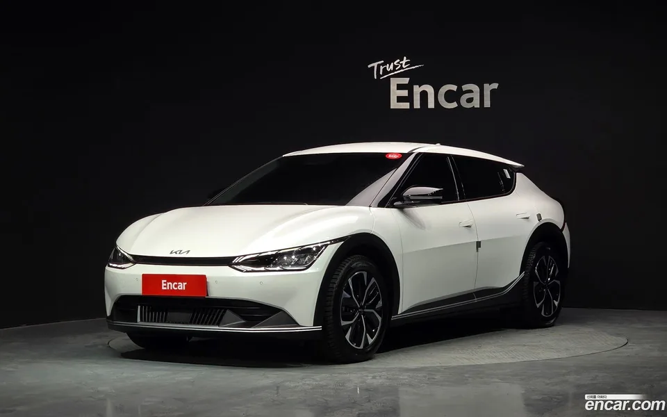 Kia EV6 2023 — фото 1, купить с доставкой в Москву