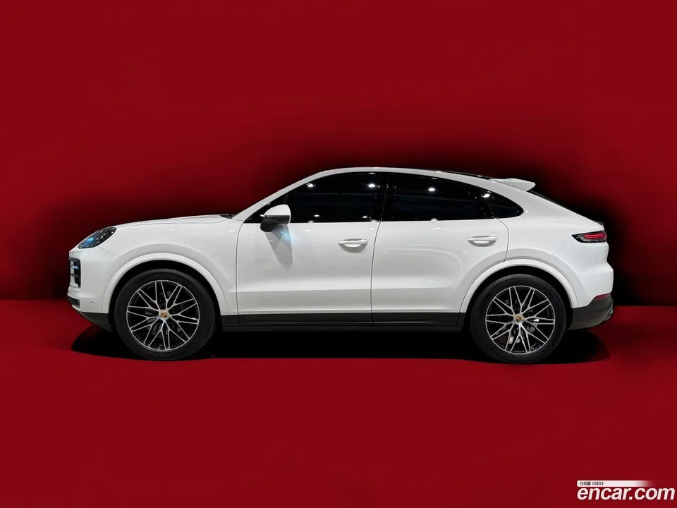 Porsche Cayenne 3.0 2023 — фото 1, купить с доставкой в Москву