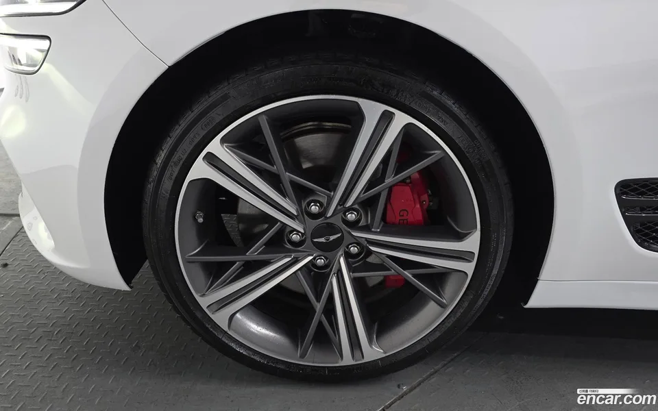 Genesis G70 2.5T 2WD 2023 — миниатюра 2