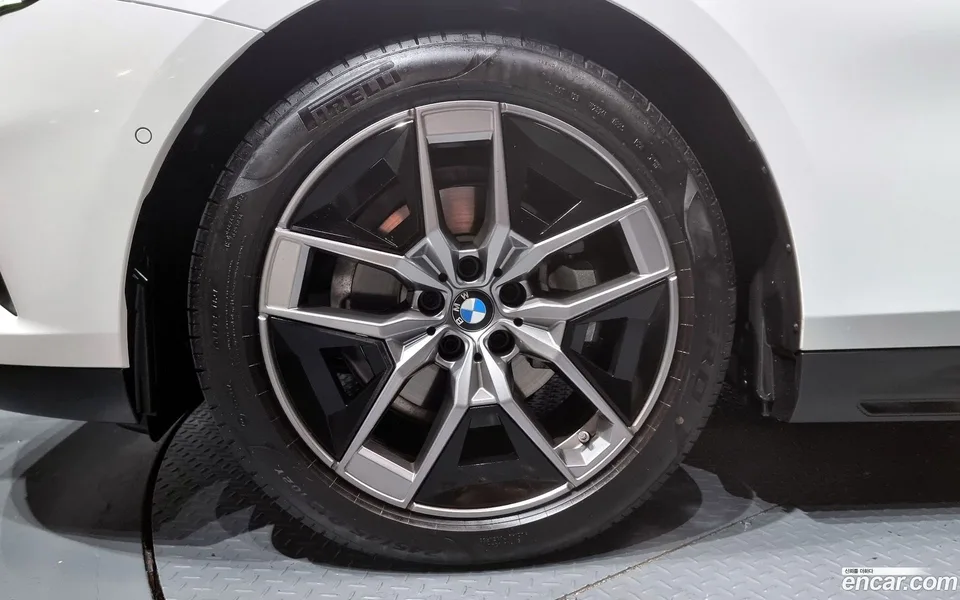 BMW 5 Series 520i 2025 — миниатюра 5