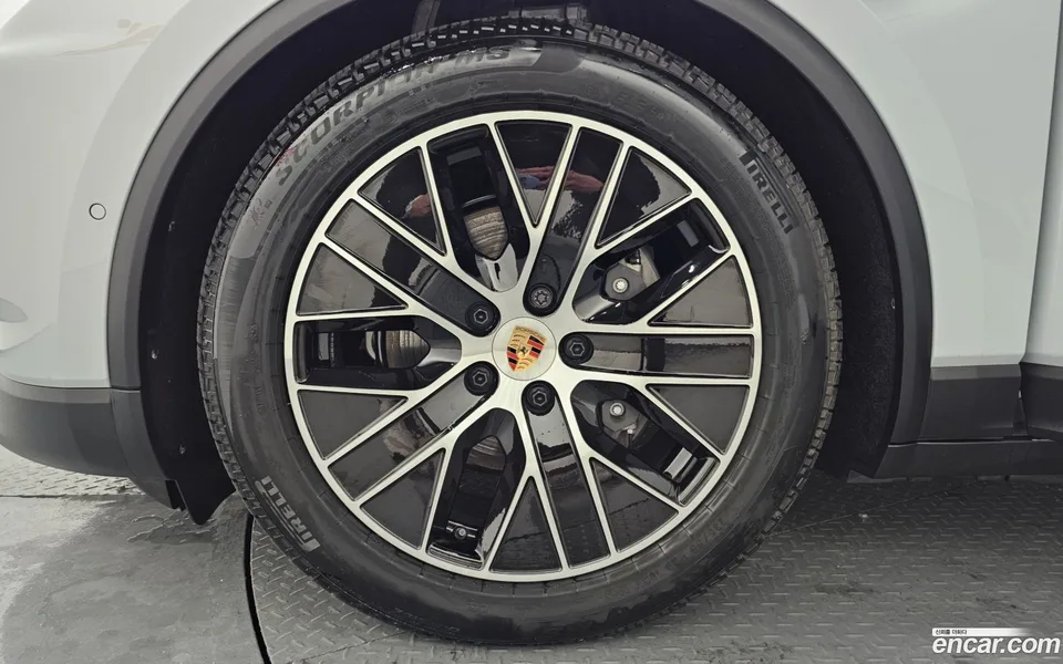 Porsche Macan Electric 4 2025 — миниатюра 2