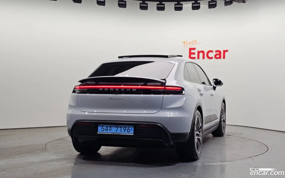 Porsche Macan Electric 4 2025 — миниатюра 4