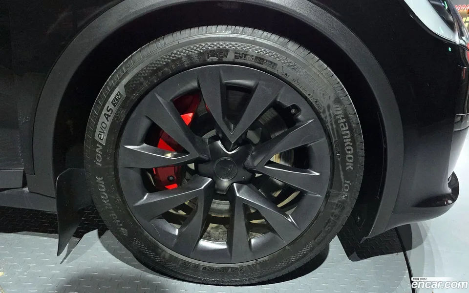 Tesla Model X 2023 — миниатюра 5