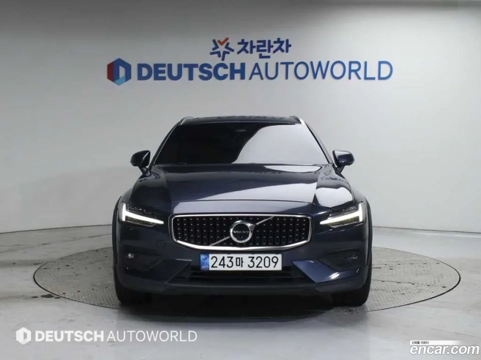 Volvo V60 Cross Country B5 AWD 2022 — миниатюра 3