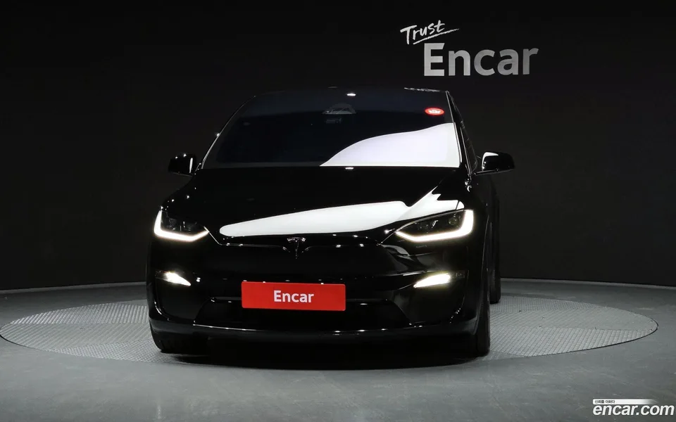 Tesla Model X 2023 — миниатюра 3