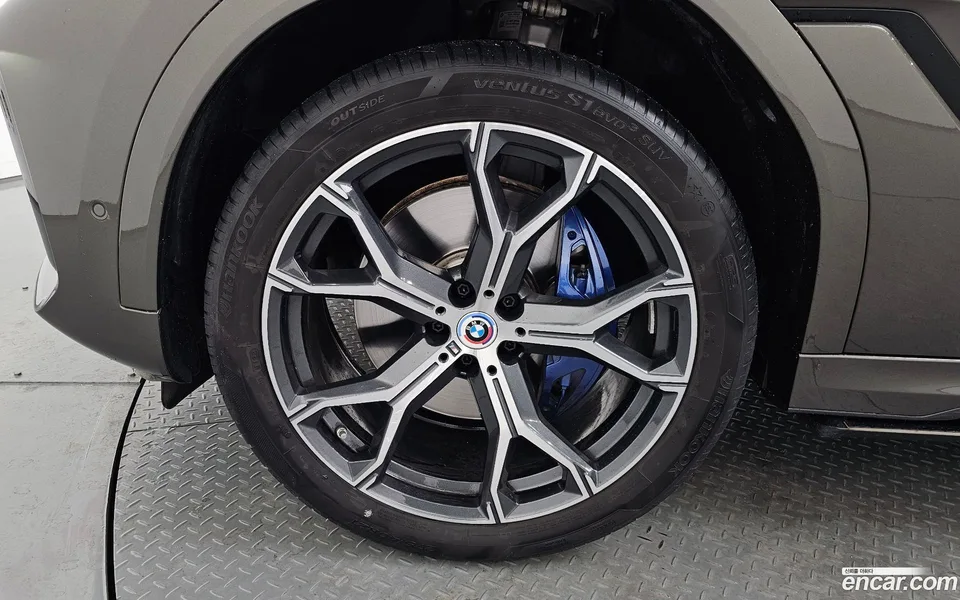 BMW X6 xDrive40i M 2023 — миниатюра 2