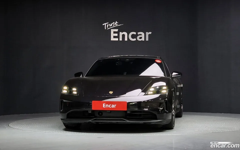 Porsche Taycan 2024 — миниатюра 3
