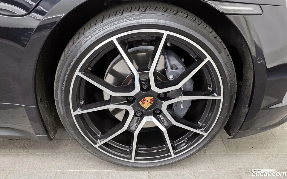 Porsche Taycan 2024 — миниатюра 5