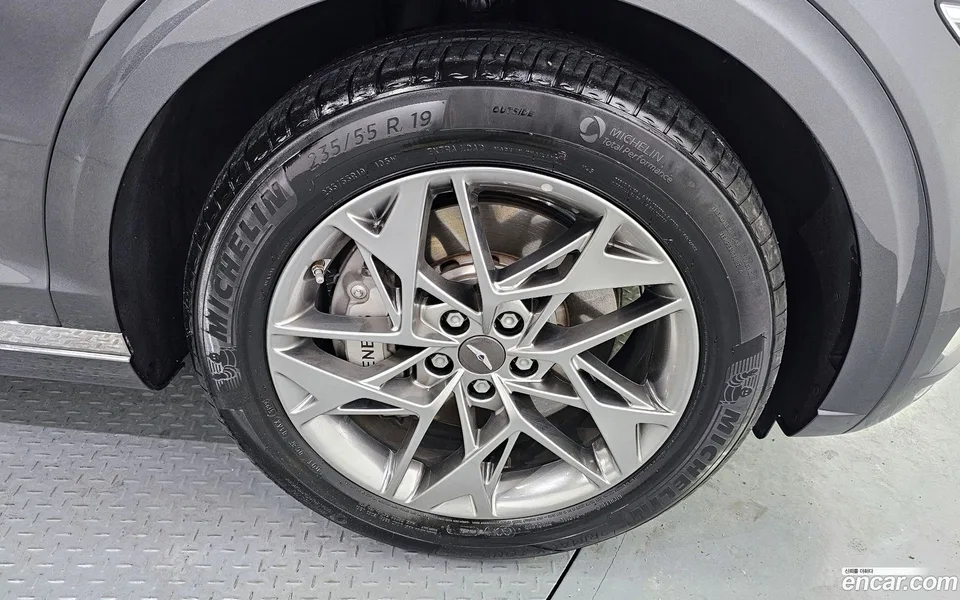 Genesis GV70 2.5T 2WD 2023 — миниатюра 2