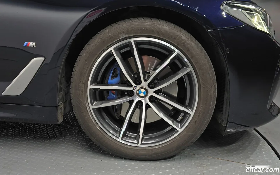 BMW 5 Series 520i M 2023 — миниатюра 5