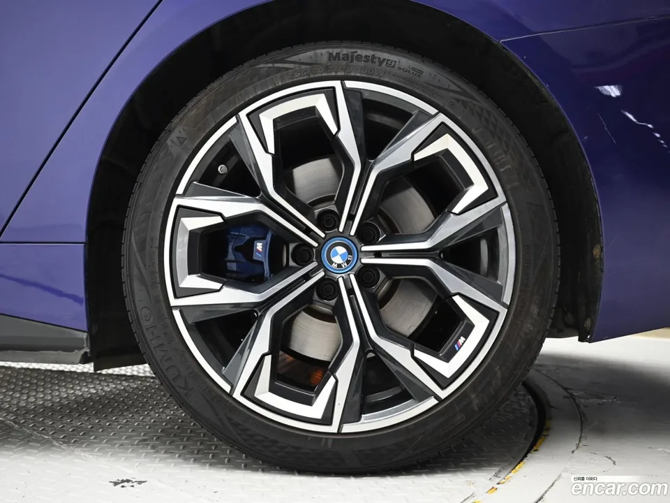BMW i4 eDrive40 M 2023 — миниатюра 2