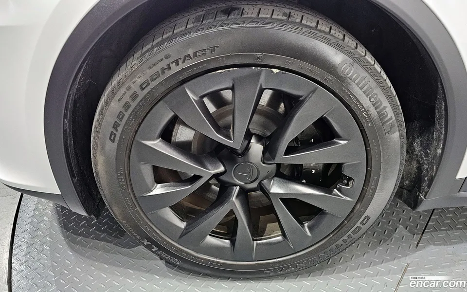 Tesla Model X AWD 2023 — миниатюра 2