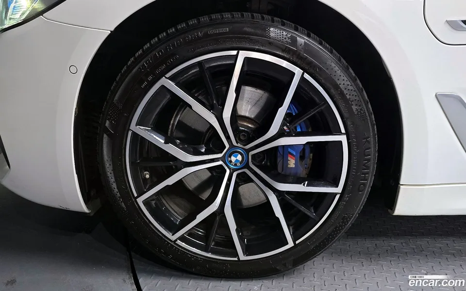 BMW 5 Series 530e M 2022 — миниатюра 5