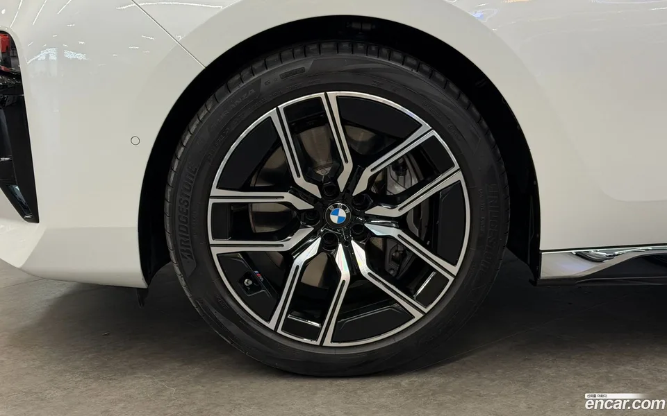 BMW 7 Series 740i xDrive M 2025 — миниатюра 5