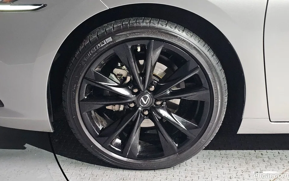 Lexus ES 300h F-Sport 2024 — миниатюра 5