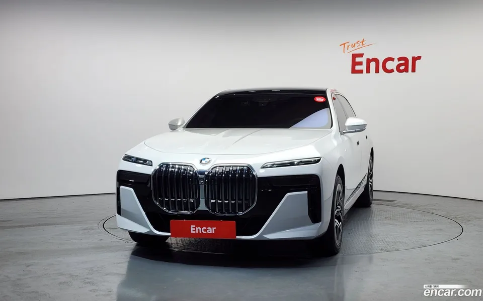 BMW 7 Series 740i xDrive M 2024 — миниатюра 3