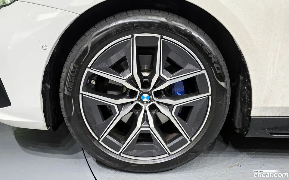 BMW 5 Series 520i M 2025 — миниатюра 2