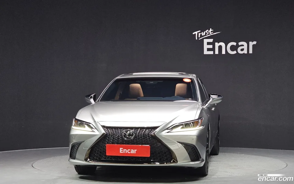 Lexus ES 300h F-Sport 2024 — миниатюра 3
