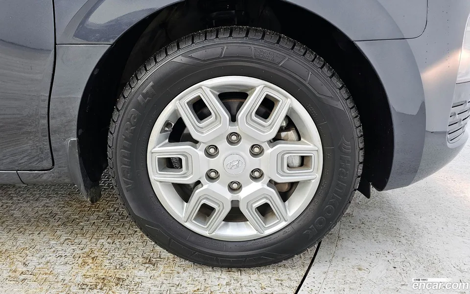 Hyundai Staria 11 2023 — миниатюра 2