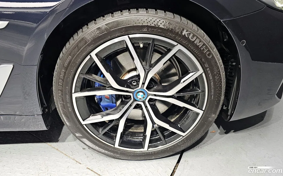 BMW 5 Series 530e M 2023 — миниатюра 2