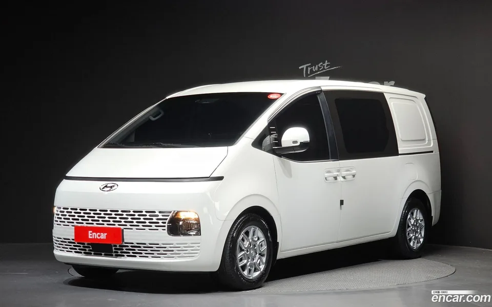 Hyundai Staria 5 2022 — фото 1, купить с доставкой в Москву