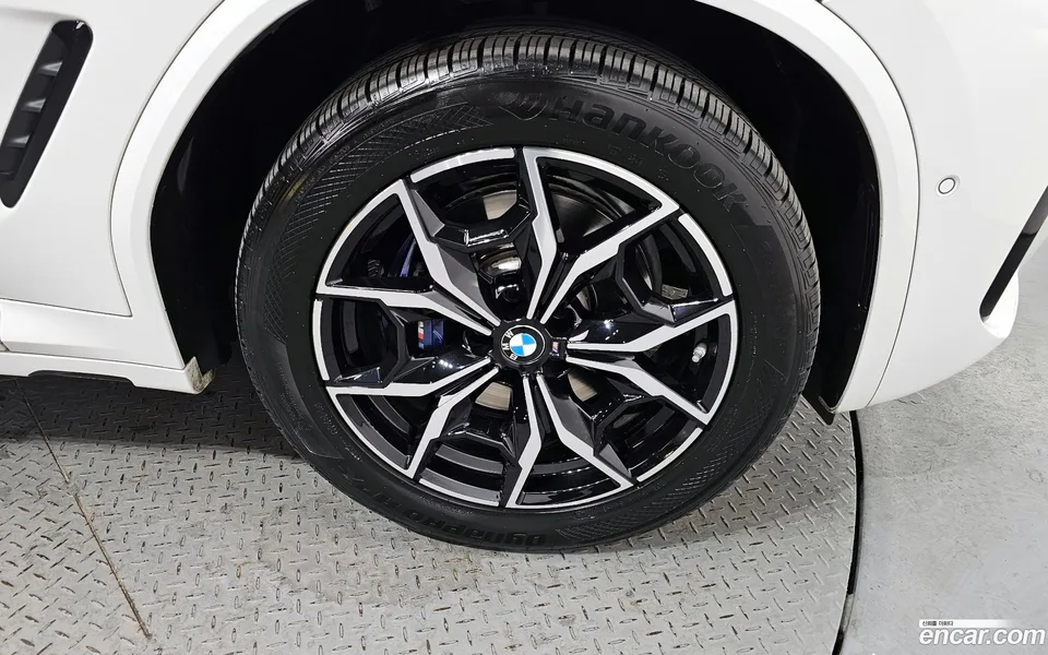 BMW X4 xDrive20i M 2022 — миниатюра 2