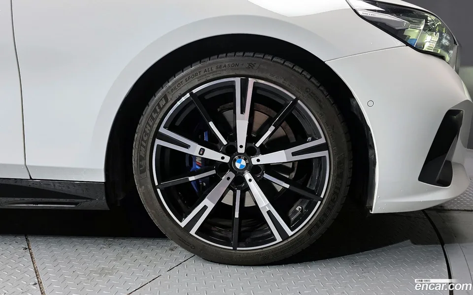 BMW 5 Series 530i xDrive M 2025 — миниатюра 2