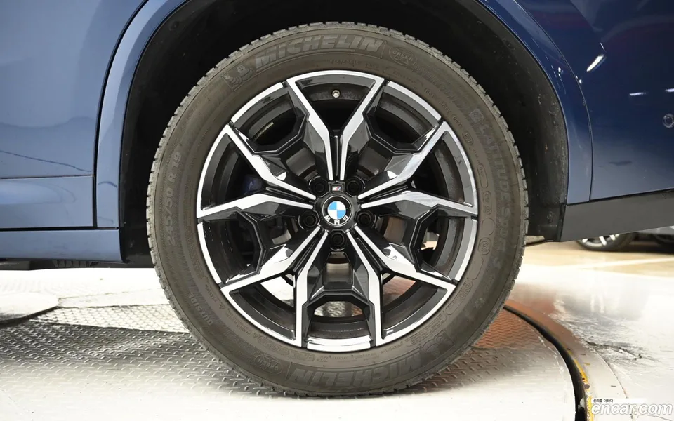 BMW X4 xDrive20i M 2023 — миниатюра 5