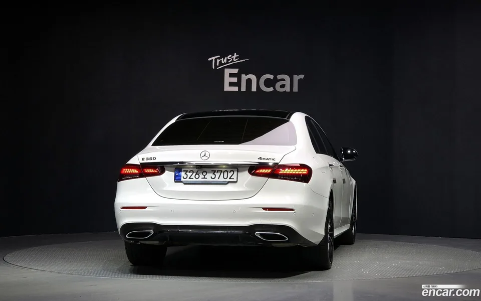 Mercedes-Benz E-Class E350 4MATIC AMG Line 2023 — миниатюра 4
