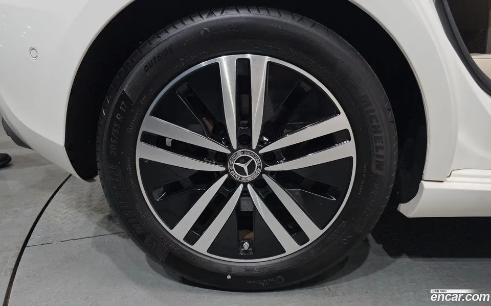Mercedes-Benz A-Class A220 2022 — миниатюра 2