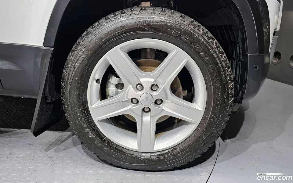 Land Rover Defender 110 D250 SE 2023 — миниатюра 2