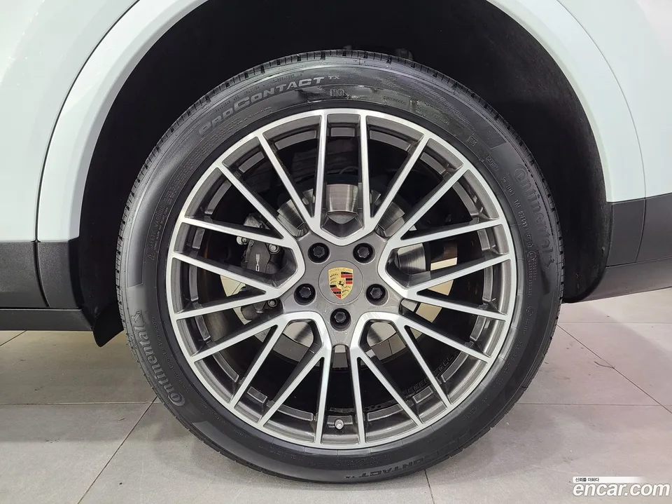Porsche Cayenne 3.0 2023 — миниатюра 2