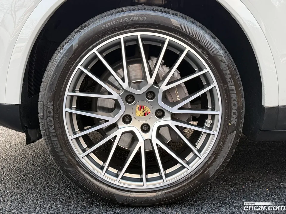 Porsche Cayenne 3.0 2023 — миниатюра 2
