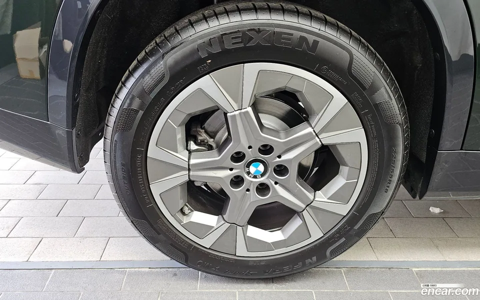 BMW X1 xDrive 20i xLine 2024 — миниатюра 2